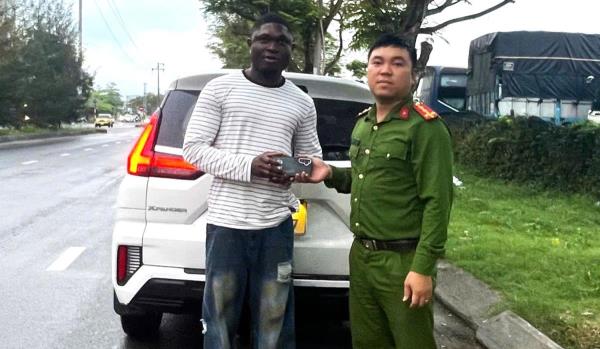 Giúp người nước ngoài tìm lại tài sản