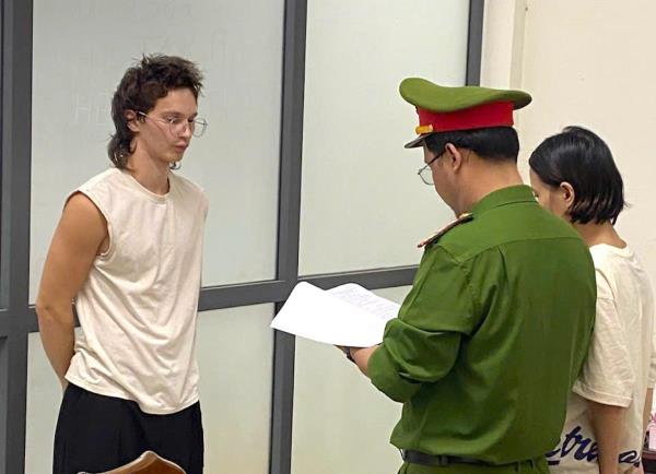 Khởi tố nam thanh niên ngoại quốc tẩn đồng hương trọng thương