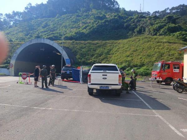 Tông lan can cửa hầm Phú Gia, 2 người tử vong tại chỗ