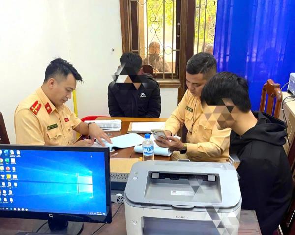 Xử lý nghiêm thanh thiếu niên vi phạm giao thông, quay clip đăng mạng xã hội