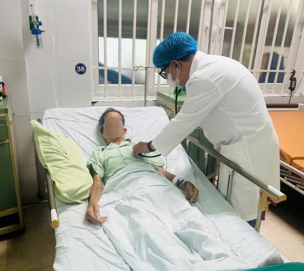 Cụ ông bị vỡ khối u gan được cấp cứu thành công bằng phương pháp can thiệp nội mạch hiện đại