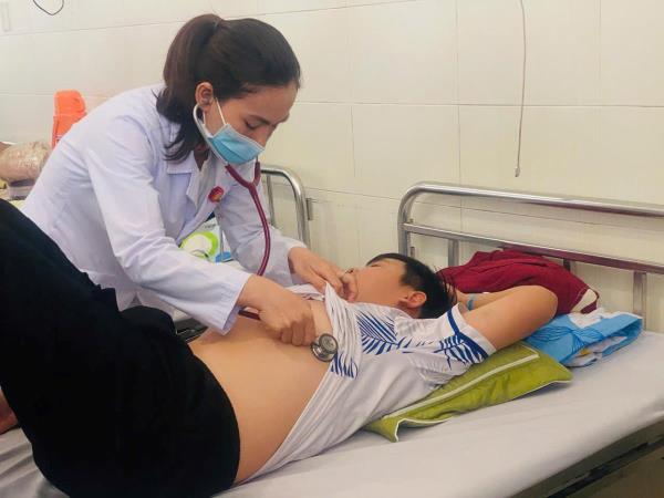 19 người nghi ngộ độc thực phẩm, tạm dừng cơ sở bánh mì liên quan