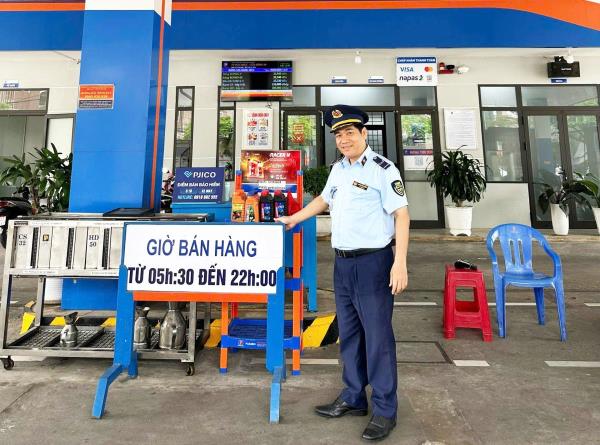Tuyệt đối không để xảy ra tình trạng bán cầm chừng xăng, dầu