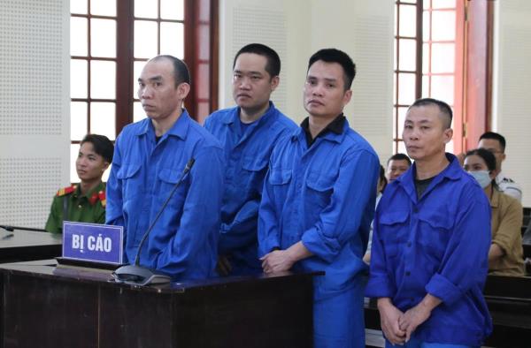 Lái xe khách cùng đồng bọn móc nối mua ma túy bên kia biên giới về bán kiếm lời