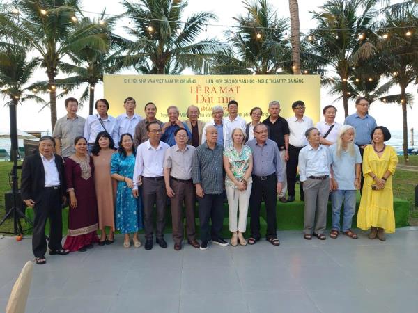 Tiếng lòng dâng tặng quê hương