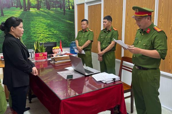 Lập hồ sơ khống để rút tiền ngân sách
