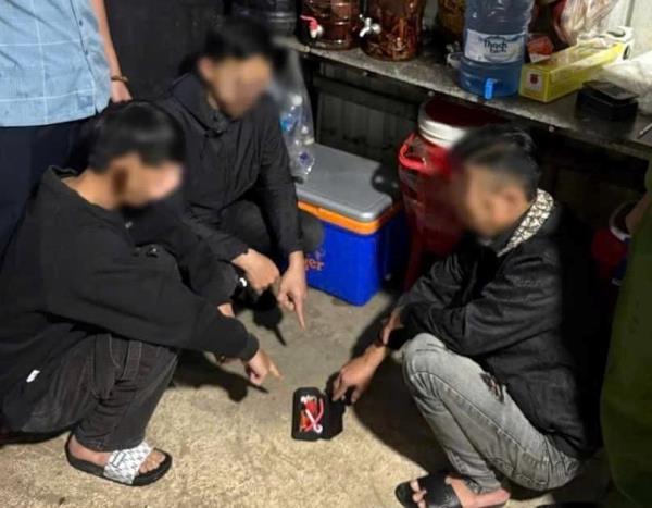 Tóm trọn ổ nghiện