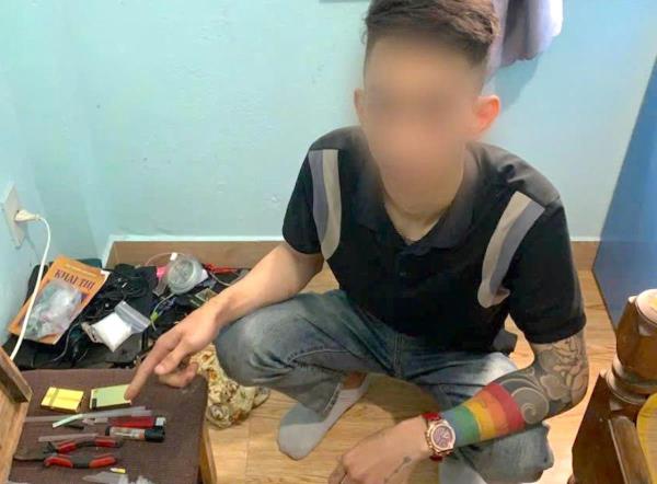 Phu đá vừa đập, vừa bán