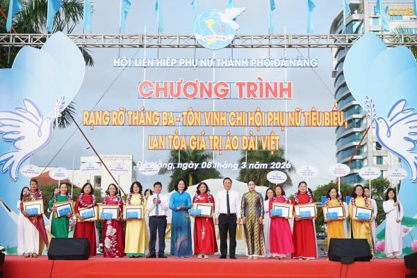 Sôi nổi chương trình Rạng rỡ tháng Ba - Tôn vinh Chi hội phụ nữ tiêu biểu, lan tỏa giá trị áo dài Việt