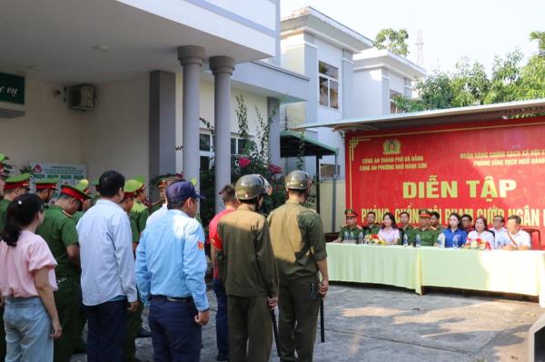 Diễn tập thực binh xử lý tình huống cướp ngân hàng tại Ngũ Hành Sơn