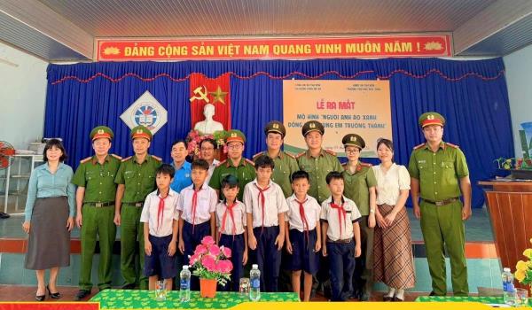 Công an xã Thu Bồn ghi dấu ấn hình ảnh Người anh áo xanh