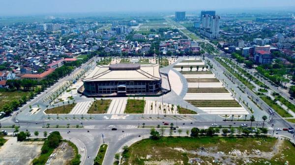 Chạy nước rút kịp 30-4 Quảng trường Văn hóa Thể thao Huế dần thành hình