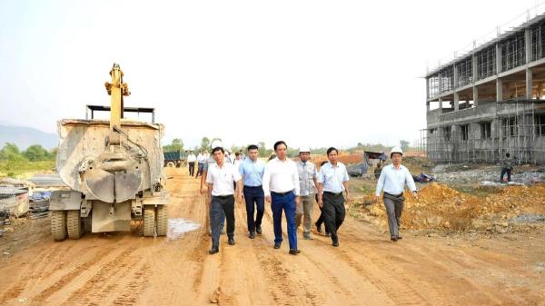 Thúc tiến độ trường liên cấp A Lưới 4 kịp đón học sinh