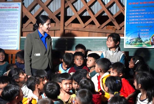 Lắng nghe con nói tiếp sức học sinh đến trường