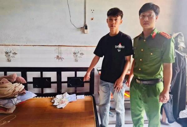 Công an phường Điện Bàn bắt đối tượng cướp giật sau 12 giờ gây án