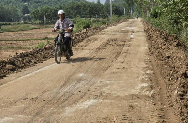 Nhiều tuyến đường dân sinh chậm hoàn trả sau thi công cao tốc