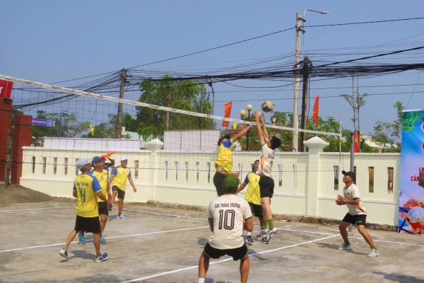 Sôi nổi giải bóng chuyền tại Công an xã Thăng Trường