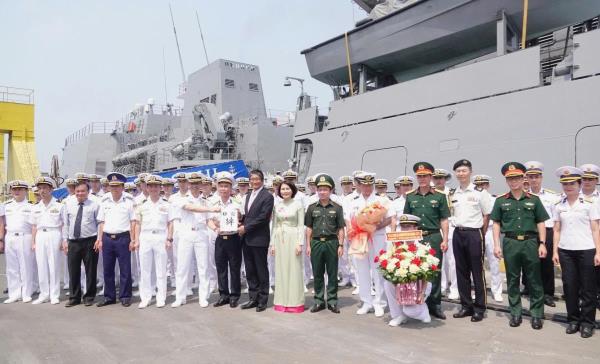 Tàu hộ vệ Asahi của Nhật Bản thăm hữu nghị Đà Nẵng