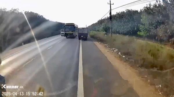 Xử phạt tài xế xe khách vượt ẩu