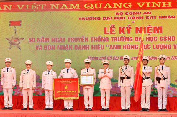 Trường ĐH Cảnh sát Nhân dân kỷ niệm 50 năm Ngày truyền thống và đón nhận danh hiệu Anh hùng LLVTND