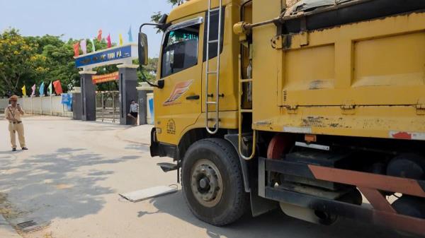 Xử lý xe chở cát xả nước, quá tải sau phản ánh của Chuyên đề Công an TP Đà Nẵng