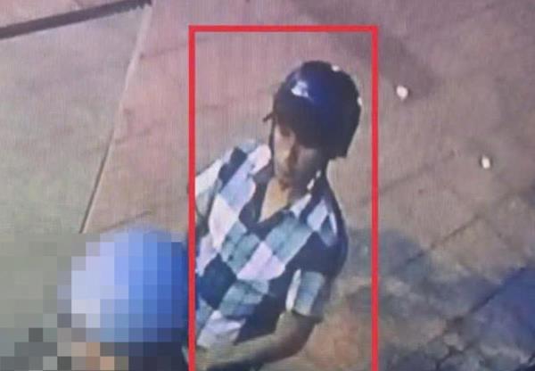 Cầm nhầm tiền trong cây ATM