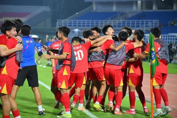 Video bóng đá U17 Việt Nam - U17 Australia: Đỉnh cao phối hợp, ngược dòng vào chung kết (U17 Đông Nam Á)