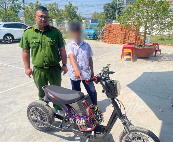 Ẩn họa từ trào lưu độ chế xe đạp điện của một bộ phận thiếu niên, học sinh
