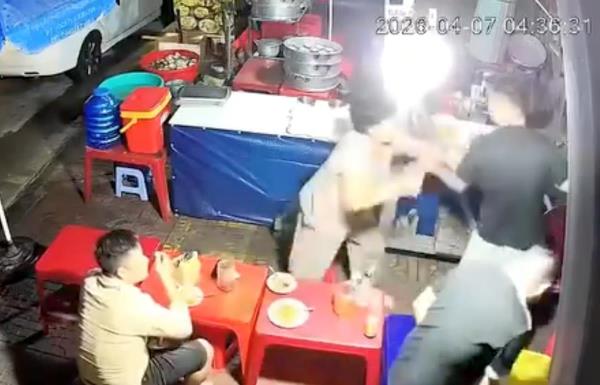 Xác minh vụ hành hung người lớn tuổi