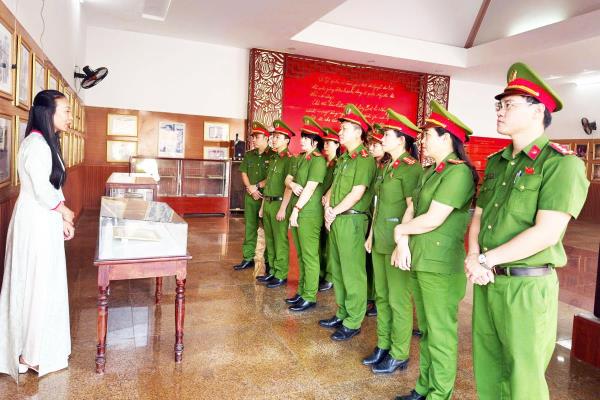 Phòng Cảnh sát QLHC và TTXH CATP Đà Nẵng tổ chức chuỗi hoạt động nhân dịp kỷ niệm 80 năm Ngày truyền thống