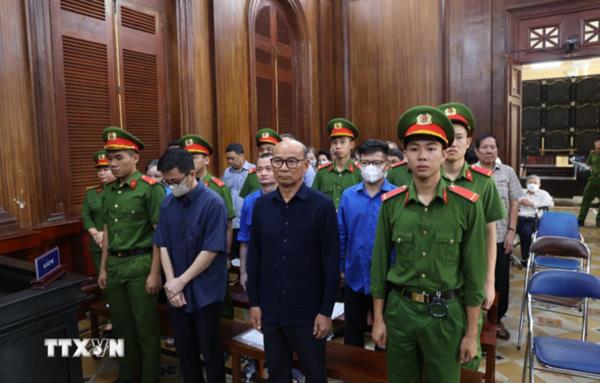 Cựu Phó Chủ tịch UBND TP Hồ Chí Minh cùng 21 đồng phạm hầu tòa trong vụ chuyển nhượng khu đất vàng tại số 39-39B Bến Vân Đồn