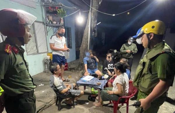 Công an phường An Khê bắt quả tang 3 nhóm đánh bạc trái phép