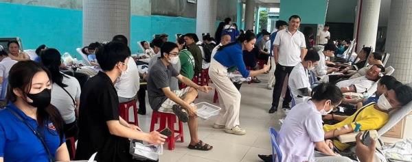 CÁN BỘ, NGƯỜI DÂN PHƯỜNG AN KHÊ   THAM GIA HIẾN HƠN 400 ĐƠN VỊ MÁU