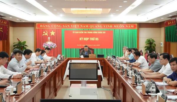 Ban Bí thư xem xét, thi hành kỷ luật đảng viên vi phạm