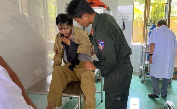 Cán bộ Cảnh sát cơ động kịp thời cứu người bị tai nạn lao động