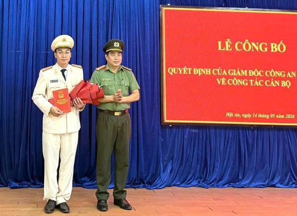 Công bố quyết định về công tác cán bộ tại Công an phường Hội An