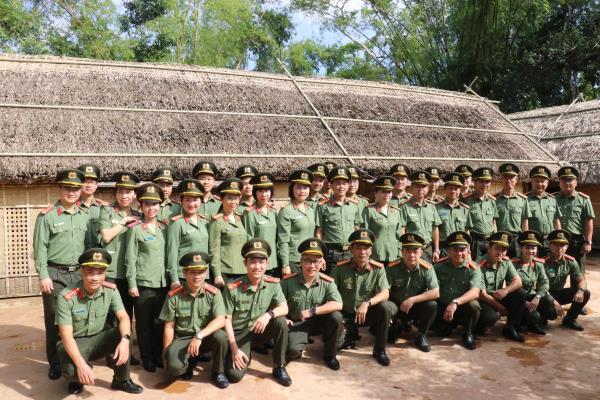 Hành trình về nguồn- hun đúc lý tưởng cách mạng cho cán bộ, chiến sĩ
