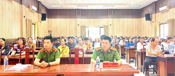 Công an phường Cẩm Lệ tuyên truyền phòng chống tội phạm, phòng cháy chữa cháy và đuối nước cho các cơ sở thuê trọ
