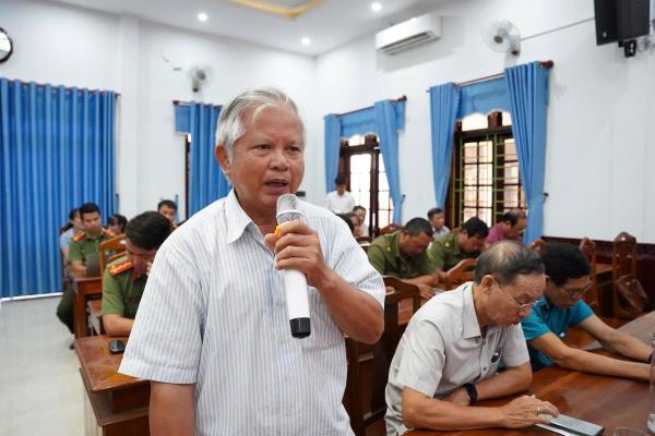Nhân dân xã Hiệp Đức tham gia góp ý xây dựng lực lượng Công an xã