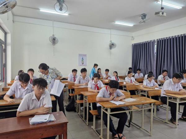 42.621 thí sinh Đà Nẵng đến điểm thi làm thủ tục dự thi vào lớp 10