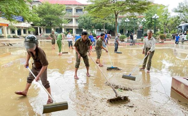 Hết lòng cống hiến vì dân