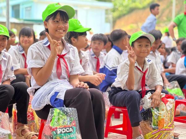 Mang Tết thiếu nhi ấm áp đến với trẻ em vùng cao