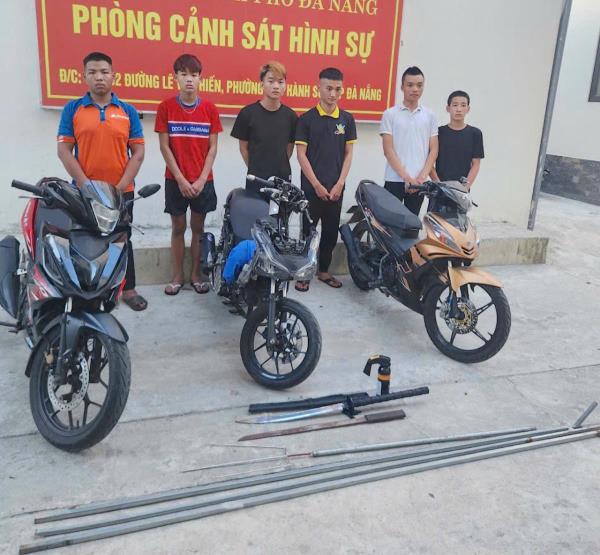 Đấu tranh làm rõ nhóm đối tượng mang hung khí gây rối trong đêm