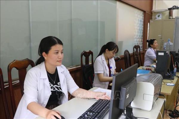 Nhiều khó khăn sau chuyển giao trạm y tế về cơ sở