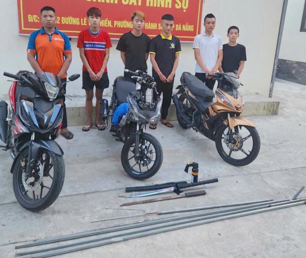 Truy xét nhóm thanh thiếu niên cầm hung khí truy đuổi người giữa đêm