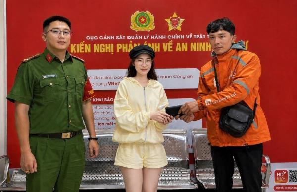 Anh shipper tốt bụng