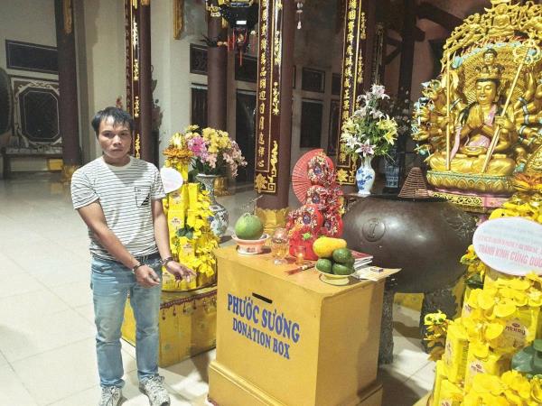 Đạo chích viếng chùa lúc rạng sáng