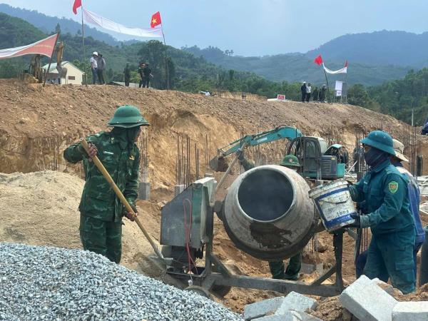 Những ngôi trường hy vọng nơi phên Giậu Tổ quốc (Kỳ 1: Những người lính thợ)