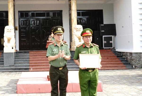 Tuyên dương các tập thể, cá nhân thuộc Công an thành phố Đà Nẵng có thành tích xuất sắc trong công tác, chiến đấu