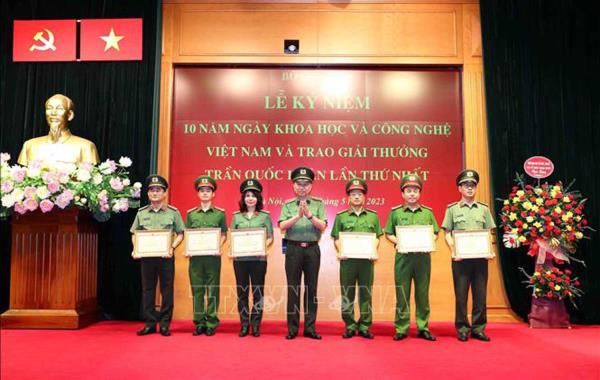 Bộ Công an tổ chức xét tặng và trao giải thưởng Trần Quốc Hoàn lần thứ hai